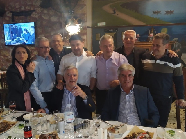 Βάρη: Ο Νίκος Χαρδαλιάς, οι παλιοί καλοί φίλοι και οι «μελλοντικές εξελίξεις» 