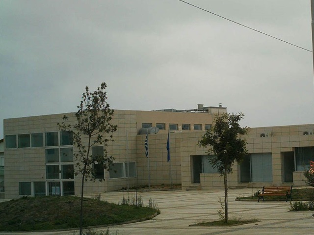 Μικροεντάσεις στο Πολιτιστικό Kέντρο Γέρακα σε συζήτηση για τους πρόσφυγες 