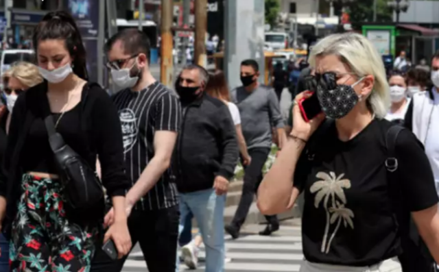 Κορωνοϊός: Το λάθος άτομο τη λάθος στιγμή στο λάθος χώρο μπορεί να μολύνει μεγάλο αριθμό ανθρώπων (Μελέτη)