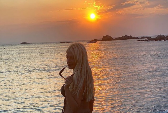 Ανάβυσσος: Στη δύση του ήλιου... ανέτειλε η Μαρίνα (Πατούλη) (Φωτός)