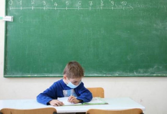 Κορωνοϊός: Με πλήρεις τάξεις και αυστηρά μέτρα προστασίας ανοίγουν τα σχολεία