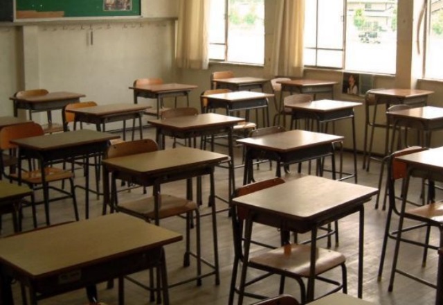 Κυβερνητικός εκπρόσωπος: Μας λέει πότε θα ανοίξουν τα σχολεία αλλά όχι πώς!