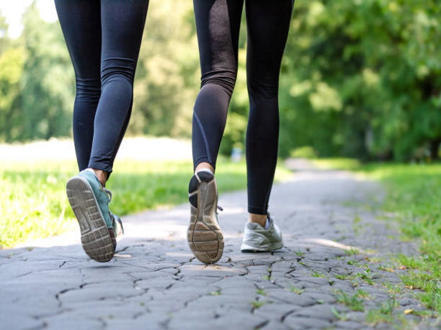 Σοβαρή καταγγελία για σεξουαλική επίθεση κατά δύο γυναικών σε κεντρικό σημείο της Βούλας!