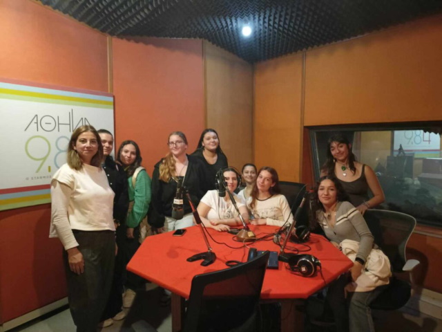 Μέρες ραδιοφώνου για τα παιδιά του 1ου ΓΕΛ Καλυβίων στον «Αθήνα 9,84»! 