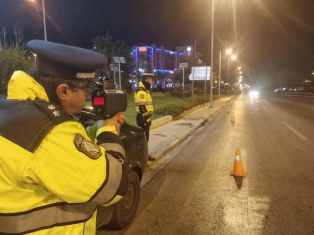 Τρόμος στην Περιφερειακή Υμηττού – 20χρονος οδηγούσε με 200 χλμ/ώρα στην Παλλήνη