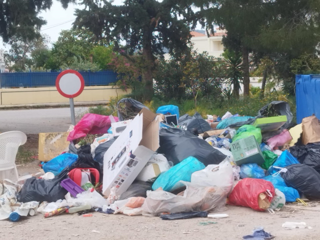 Πόρτο Ράφτη: Πασχαλινές χωματερές με… άρωμα δημοτικής αδιαφορίας (Φωτός)