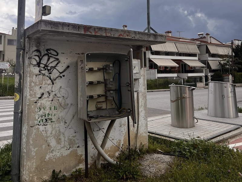 Κολυμβητήριο Γέρακα: Κορώνα – γράμματα η ασφάλεια παιδιών από εκτεθειμένο ηλεκτρολογικό πίνακα