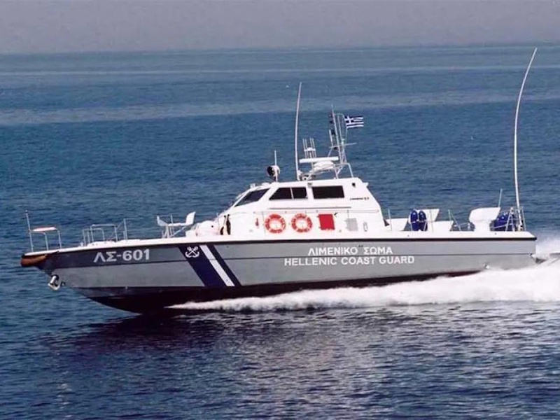 Ακυβέρνητο σκάφος στο Λαγονήσι: Δύο άτομα στη θάλασσα μετά από επικίνδυνο ελιγμό 