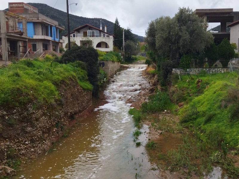 Πόρτο Ράφτη: Κάθε βροχή και μια υπενθύμιση των ίδιων ευθυνών