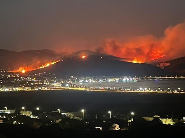 Οργή και σοβαρά ερωτήματα για το δίκτυο του ΔΕΔΔΗΕ μετά τη νέα μεγάλη πυρκαγιά στη ΝΑ Αττική