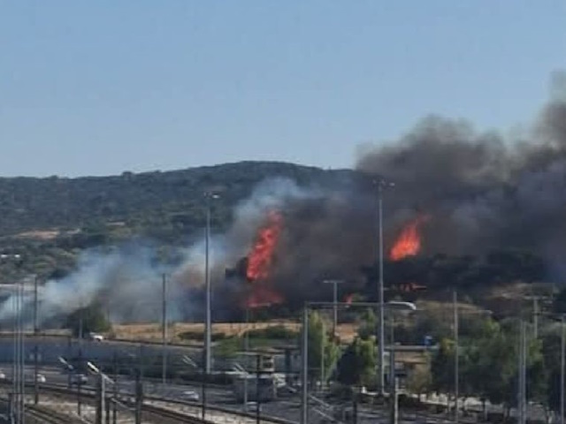 Φωτιά πίσω από το MEC Παιανίας - Άμεση η επέμβαση Πυροσβεστικής και Πολ. Προστασίας του Δήμου Παιανίας