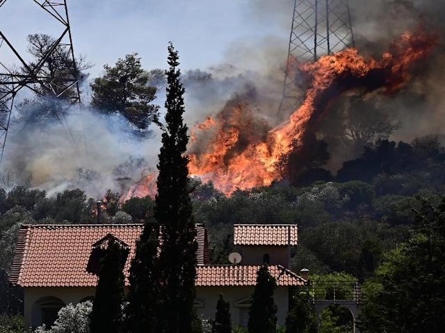 Ανατολική Αττική: Θυελλώδεις άνεμοι και κόκκινος συναγερμός για πυρκαγιές