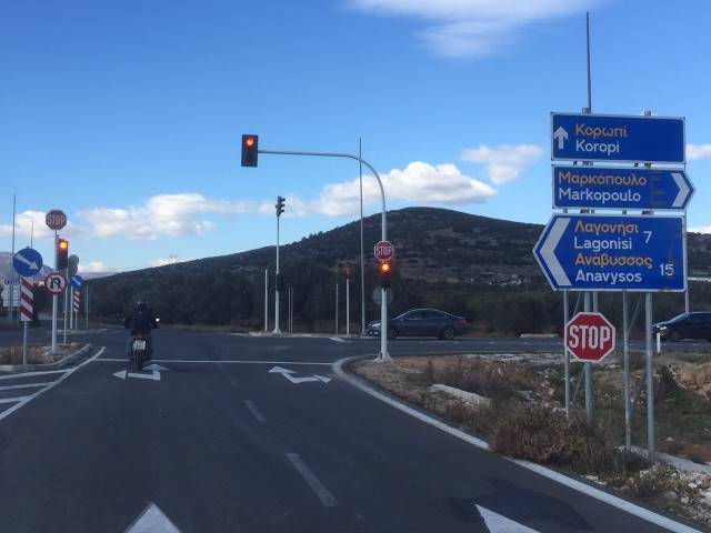 Ξεκίνησε δοκιμαστικά η λειτουργία φωτεινής σηματοδότησης στη Λεωφόρο Μαρκοπούλου – Λαγονησίου