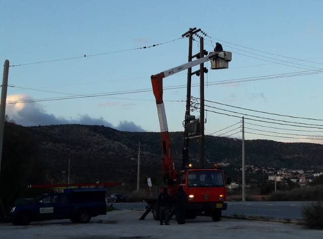 Σοβαρά προβλήματα στην ηλεκτροδότηση του παραλιακού μετώπου (από Βάρη έως Ανάβυσσο) εξαιτίας της κακοκαιρίας! (Φωτός) 