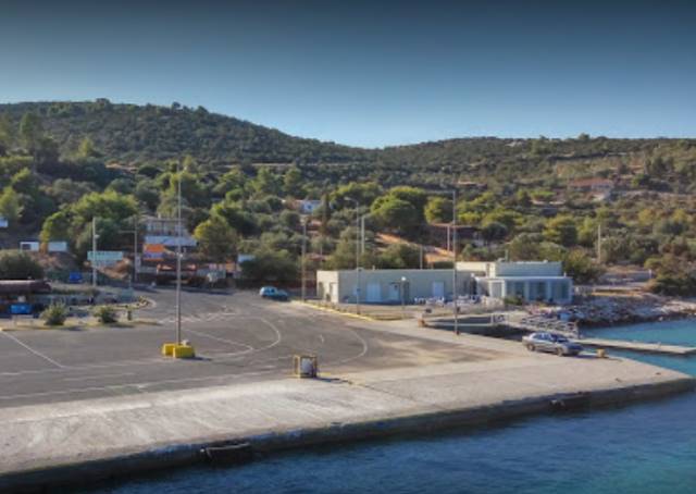Γυναίκα μέσα στο αυτοκίνητο που έπεσε στο λιμάνι της Αγίας Μαρίνας Γραμματικού! 