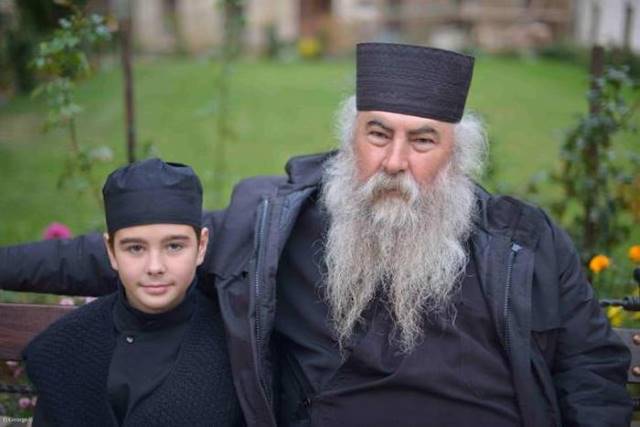 ΣΟΚ: 12χρονος γεννημένος στην Κρήτη… μονάζει στο Άγιο Όρος με... δική του πρωτοβουλία! (Fotos)