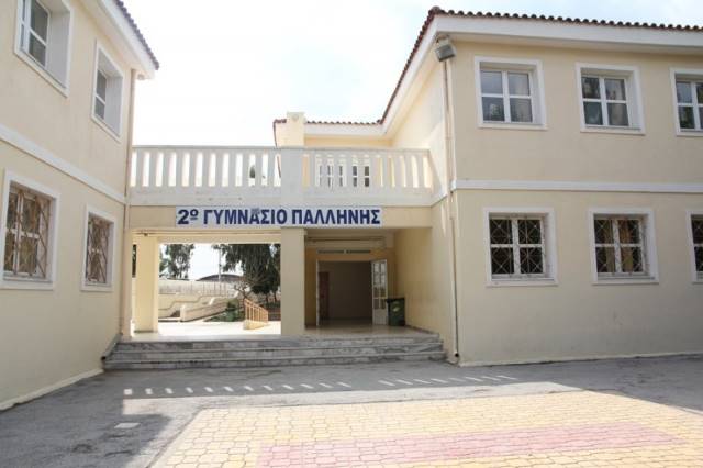 2500 ευρώ η ζημιά στο 2ο Γυμνάσιο Παλλήνης στην Κάντζα από τη φωτιά!