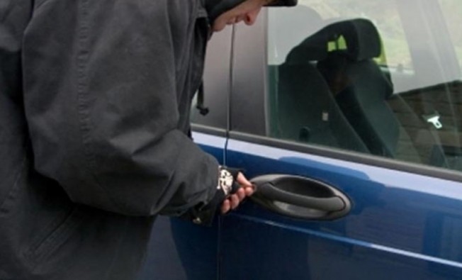 Παιανία: Τον έπιασαν επ’ αυτοφώρω να κλέβει αυτοκίνητα λίγο πριν αλλάξει ο χρόνος!