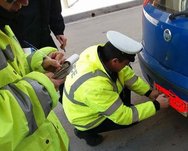 Επιστρέφονται από την Τροχαία, λόγω γιορτών, άδειες οδήγησης και κυκλοφορίας και πινακίδες!