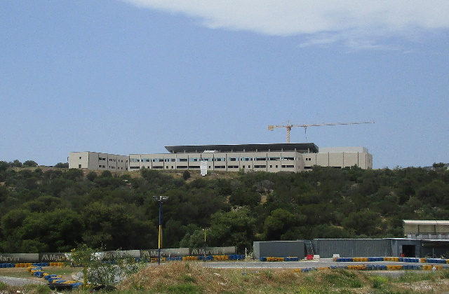 Όνειρο απατηλό το νοσοκομείο Ανατ. Αττικής – Στο σφυρί, πάλι, το Ερασίνειο