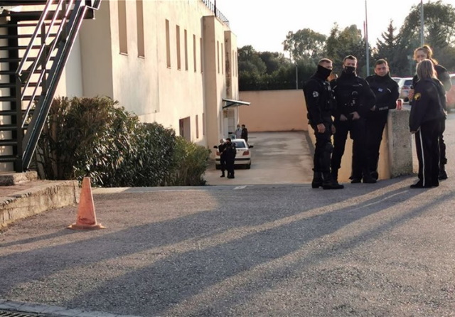 Πού στρέφονται οι έρευνες της Αστυνομίας για την άγρια δολοφονία στο Κέντρο Υγείας Καλυβίων
