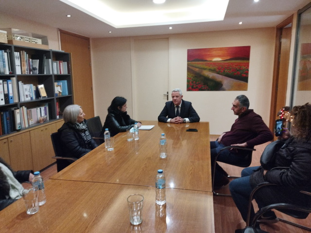 Πόρτο Ράφτη: Θολές υποσχέσεις Αλλαγιάννη για δρόμους και αποχέτευση 
