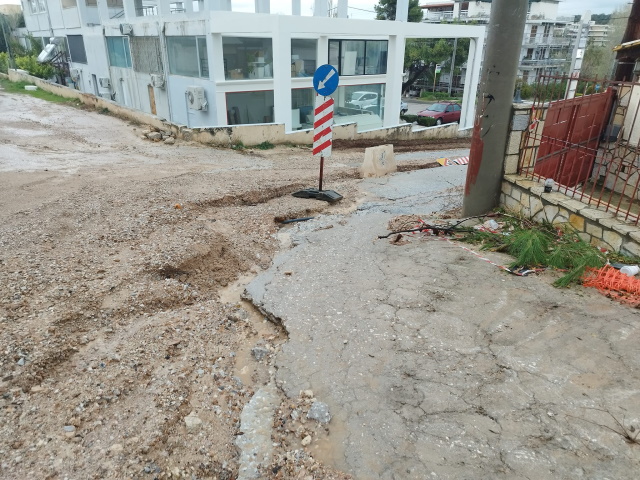 Πόρτο Ράφτη: Η άθλια κατάσταση των δρόμων κινητοποιεί τους πολίτες  (Φωτός)