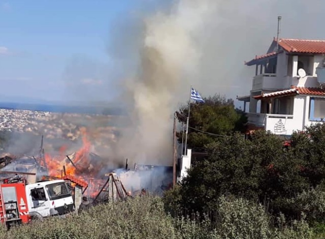 Τραγωδία στην Αρτέμιδα με έναν νεκρό από πυρκαγιά! (Φωτιά)