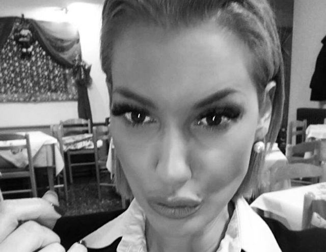 Μια playmate στο πλευρό του Γρηγόρη Κωνσταντέλλου!