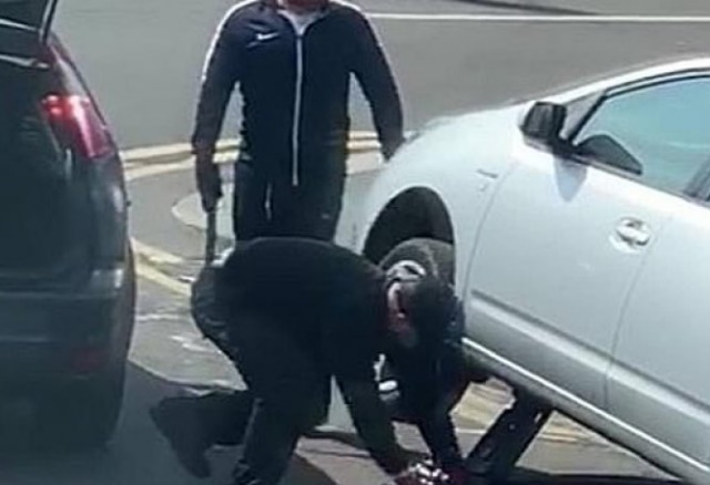 Μαρκόπουλο: Χειροπέδες σε Ρομά που διέλυαν ΙΧ για τους καταλύτες τους σε Κορωπί και Παιανία – Κάντζα (Φωτό)