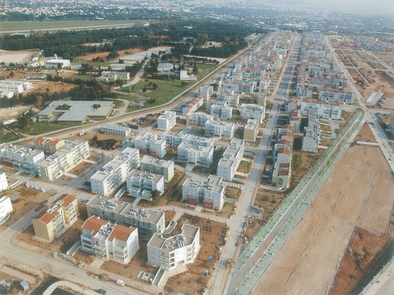 Ολυμπιακό Χωριό Αχαρνών: Εκατοντάδες οικογένειες όμηροι χωρίς τίτλους