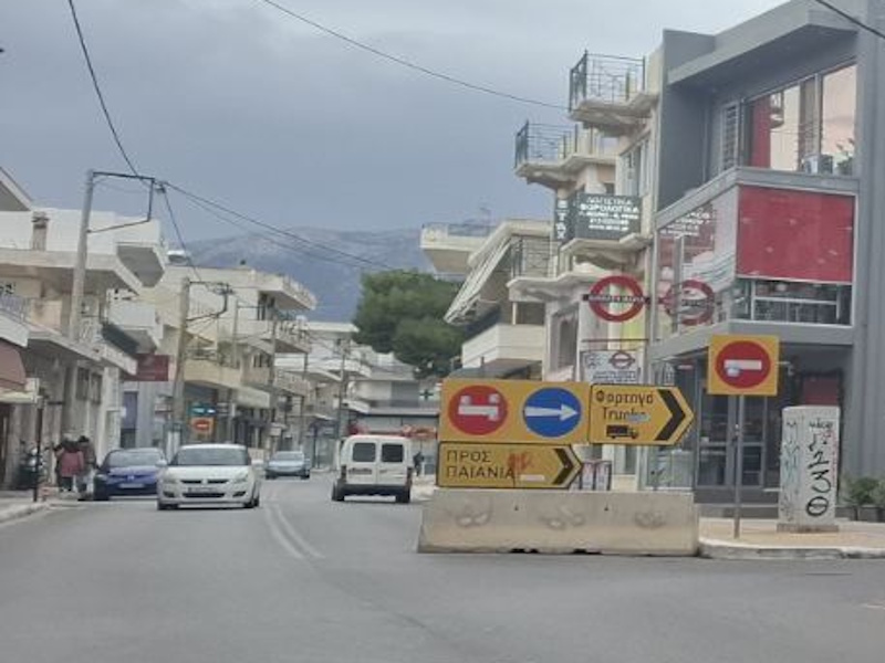 Κορωπί: Παρατάσεις χωρίς τέλος για την ανάπλαση της Βασ. Κωνσταντίνου