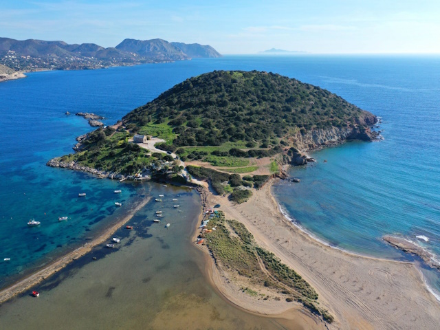 Θυμάρι και Άγ. Νικόλαος Αναβύσσου: Beach bars ξανάνοιξαν παρά τα λουκέτα – Νέες συλλήψεις από την ΕΛΑΣ