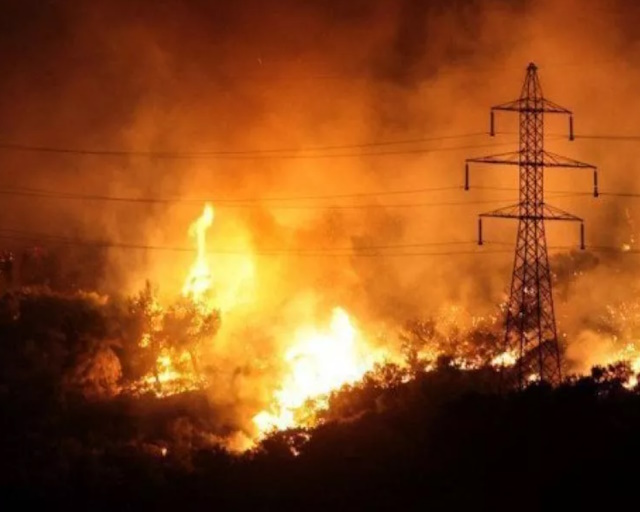 Ηλεκτροφόρα σύρματα: ο αόρατος εμπρηστής στις δασικές πυρκαγιές και της Ανατ. Αττικής