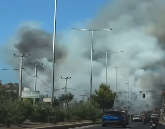 Κορωπί: Οριοθετήθηκε μέσα σε 45 λεπτά η φωτιά στο Κίτσι (Βίντεο)