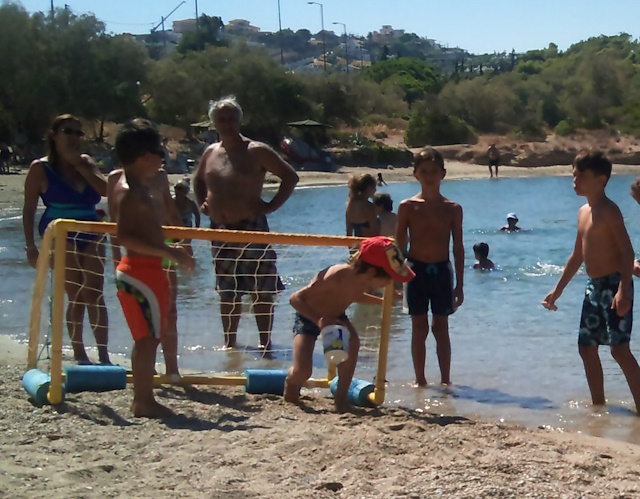 Ν.Ο. «Μαύρο Λιθάρι» Αναβύσσου: Δωρεάν μαθήματα κολύμβησης για παιδιά μελών 