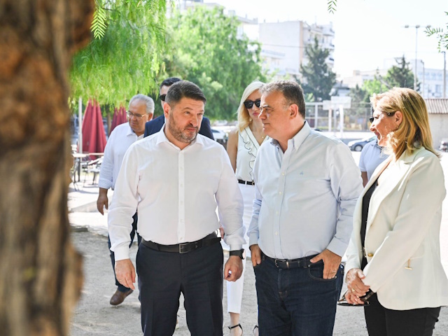 Ν. Χαρδαλιάς: Προεκλογικές φωτογραφίες με φόντο… τα γιαπιά της Παλλήνης