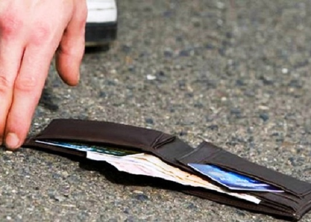 Πράξη ήθους από εργαζόμενο της υπηρεσίας καθαριότητας του Δήμου Μαραθώνα!