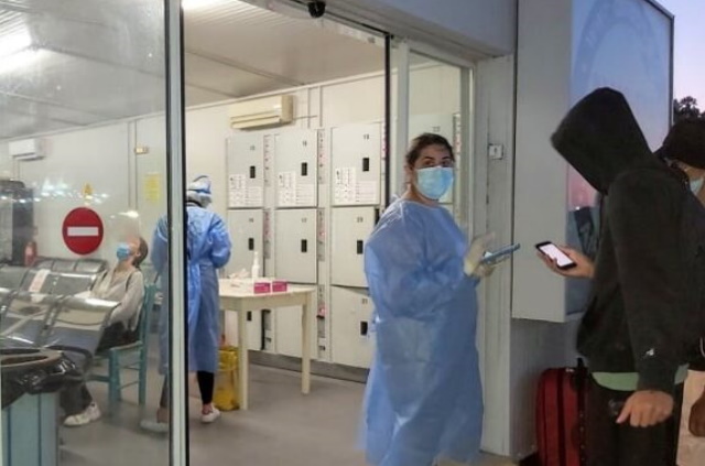 Τα πάρτι στον Μυλοπότα της Ίου, ο συναγερμός στη Ραφήνα και τα ερωτήματα για την επιβίβαση των κρουσμάτων στο πλοίο