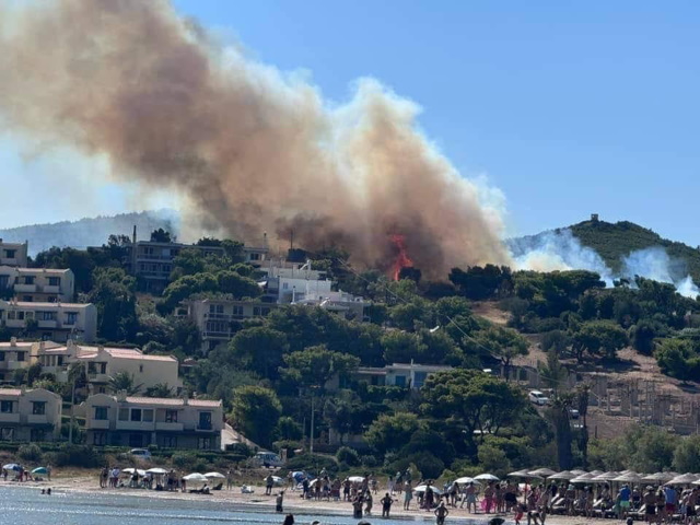 Άμεση αντιμετώπιση της επικίνδυνης φωτιάς που εκδηλώθηκε στην Κάτω Ποσειδωνία Λαυρίου