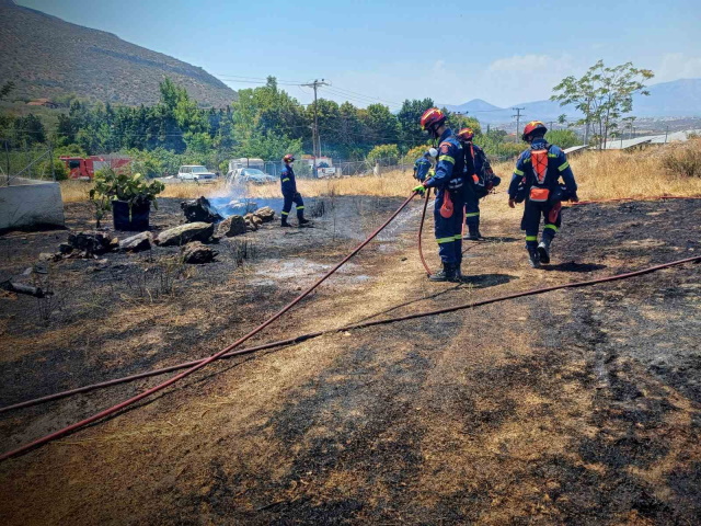 Μαρκόπουλο: Υπό έλεγχο οι δύο πυρκαγιές που ξέσπασαν σε μικρή απόσταση η μία από την άλλη 