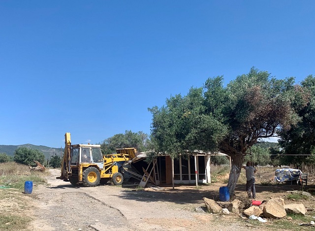 Έπιασαν τόπο οι αντιδράσεις της αντιπολίτευσης: Κατεδαφίστηκαν αυθαίρετα Ρομά στον Αγ. Κωνσταντίνο Παιανίας! 