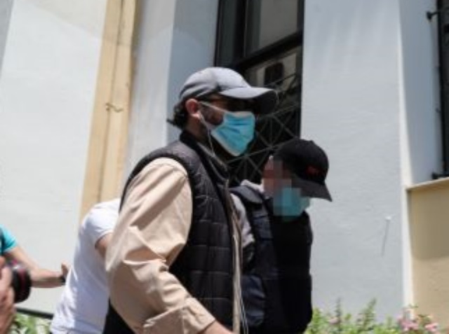 Νέα μαρτυρία σοκ: «Μου έκανε εγχείρηση ο ψευτογιατρός με έναν γιατρό, πρώην πολιτικό»