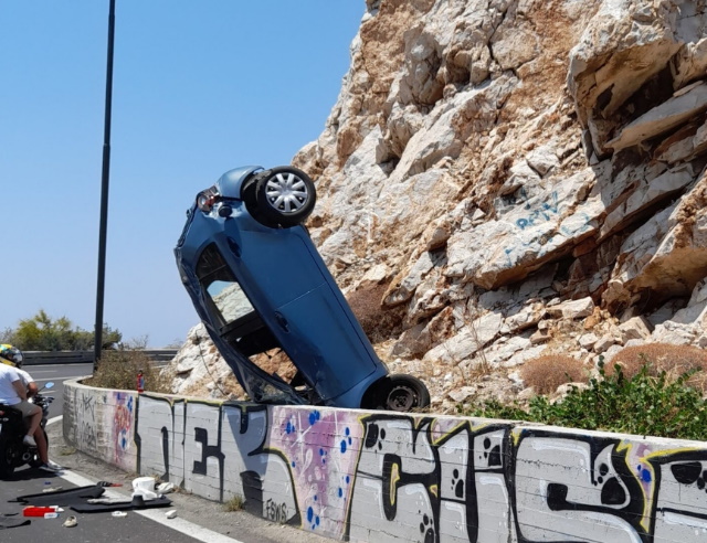 Λιμανάκια Βουλιαγμένης: Δεν ήθελε κόπο, ήθελε... τρόπο το συγκεκριμένο τροχαίο!