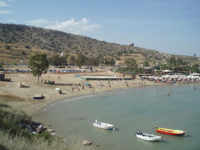 Λουμπάρδα Κορωπίου: Απίστευτη επίθεση ομάδας Πακιστανών κατά 27χρονης συνοδευόμενης από τον σύζυγό της 