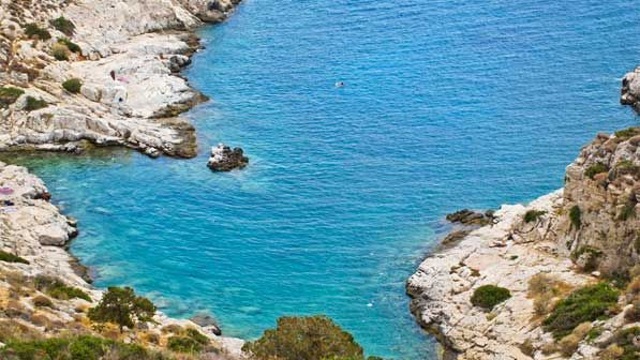 Αυτά είναι τα τατουάζ που ελπίζει η αστυνομία ότι θα φανερώσουν την ταυτότητα του πτώματος στα Λιμανάκια της Βουλιαγμένης 