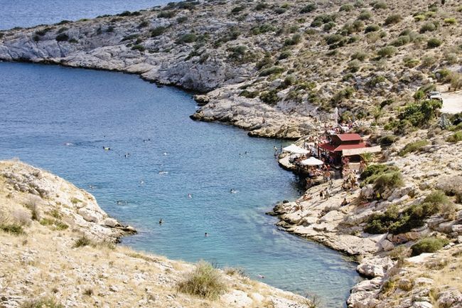 Πτώμα στα Λιμανάκια της Βουλιαγμένης! 