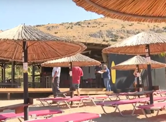 Θυμάρι: Λουκέτο σε beach bar που λειτουργούσε με άδεια καντίνας μετά από την έφοδο της ΑΑΔΕ 