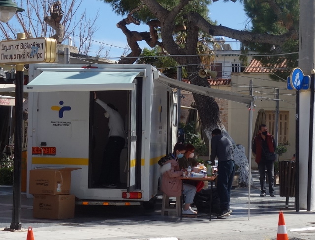Κορωνοϊός: Εντείνεται η ανησυχία μετά και τα αποτελέσματα των rapid tests στο Κορωπί (Βίντεο)