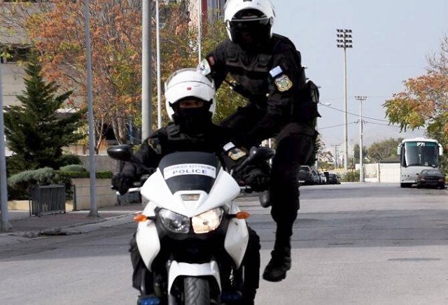Γέρακας: Είχε πάνω του τον μισό Ποινικό Κώδικα όμως πουλούσε τσαμπουκά σε αστυνομικούς!